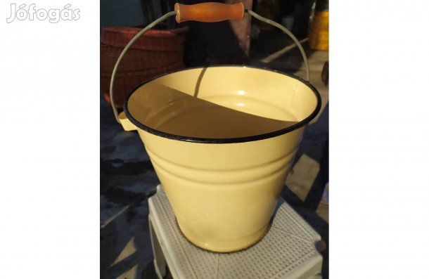 Zománcozott vödrök