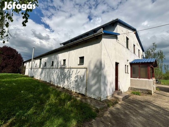 Zsákán, a 47-es számú főút mellett ipari ingatlan eladó