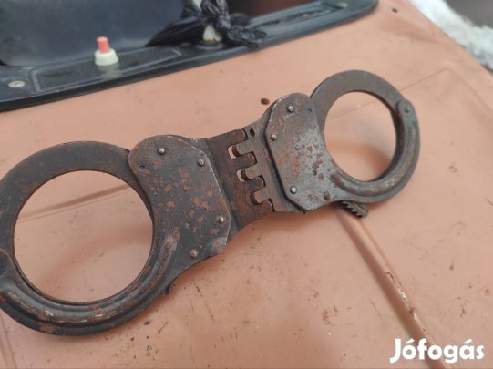 Zsanéros rendőr bilincs