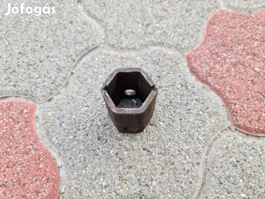 Zsiguli Lada féltengely ékszíjtárcsa anya leszedő meghúzó 38 mm