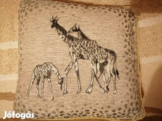 Zsiráf mintás díszpárna