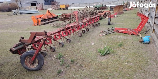 Zsmk 12soros sorművelő kultivátor traktor elejére szerelhető konzollal