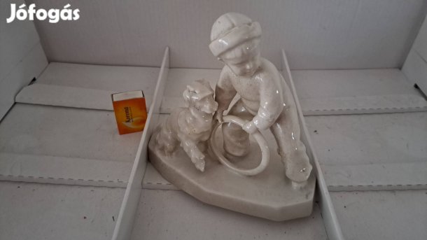 Zsolnay Sinko karikás fiú