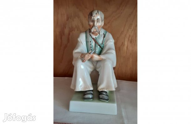 Zsolnay Szalonnázó paraszt 32 cm magas porcelán figura