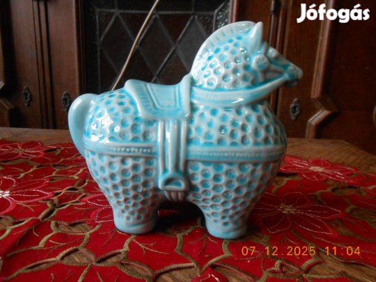 Zsolnay alapmázas cirkuszi ló, Nádor Judit