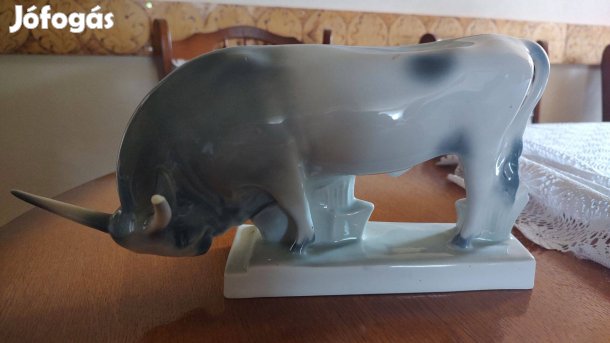Zsolnay bika szobor eladó,!