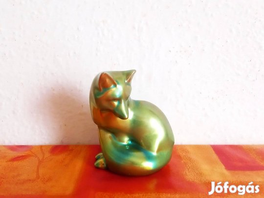 Zsolnay eozin róka figura, pecséten 1868