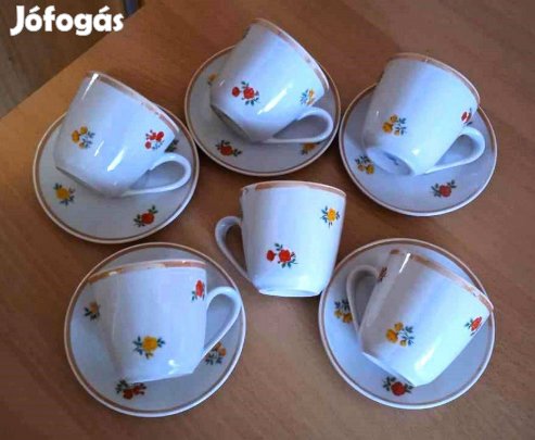 Zsolnay mokkás, 110-es készlet, ritka apró rózsás, hiányos