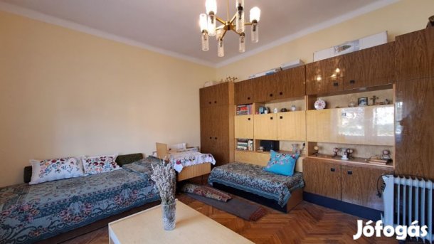 Zsolnay negyed közelében családi ház eladó!