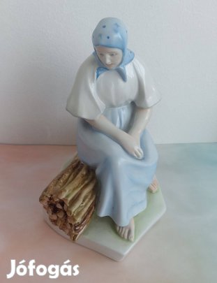 Zsolnay porcelán Rőzsén ülő asszony!