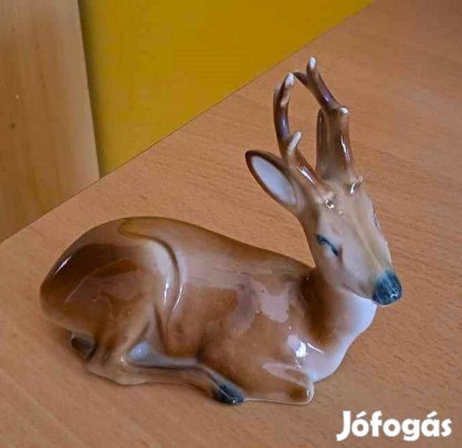 Zsolnay porcelán Sinkó tervezte fekvő őzbak