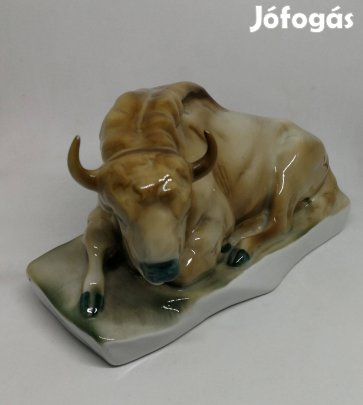 Zsolnay porcelán fekvő bika!