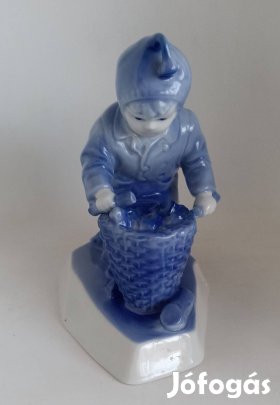 Zsolnay porcelán rőzsét gyüjtő fiú "Ritka" Festéssel!