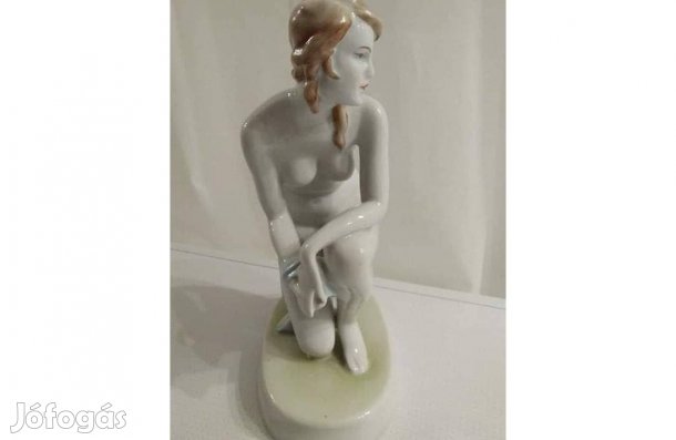 Zsolnay térdepelő női akt porcelán színesben eladó!