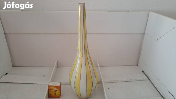 Zsolnay váza Kovács István tervei alapján