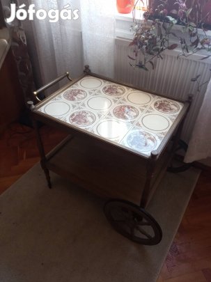 Zsúrkocsi csempeborítású