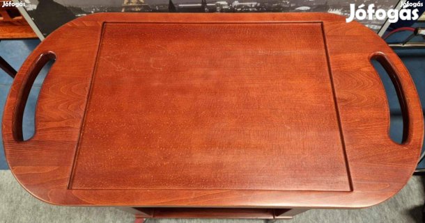 Zsúrkocsi nagyon masszív de használt állapotban eladó. Ára: 25.000 Ft