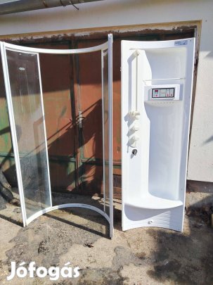 Zuhanyfülke tálcával