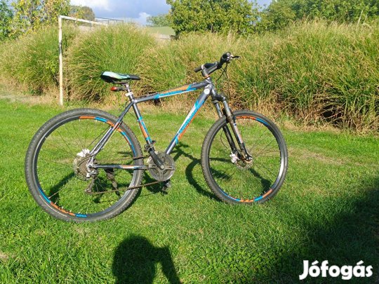 Zündapp hidraulikus tárcsafékes férfi aluvázas 28-os trekking kerékpár