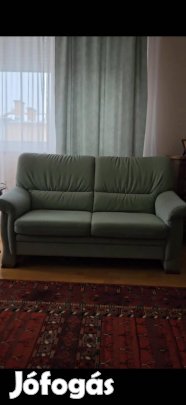 2 személyes kanapé,újszerűállapotban.