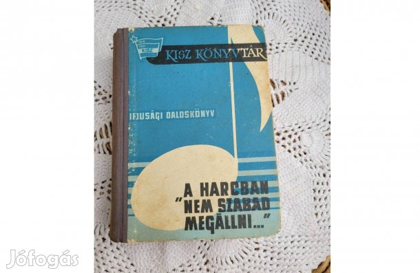 "A harcban nem szabad megállni." -KISZ daloskönyv