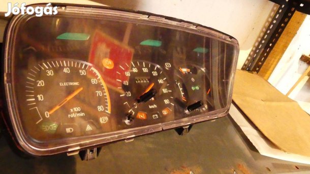 "Autómániások-gyűjtők" figyelmébe ! ! Dácia originált műszerfal eladó