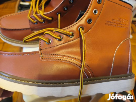 "Canada Red" átmeneti bakancs