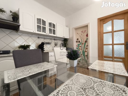 Egy telken  két otthon, végtelen lehetőség.