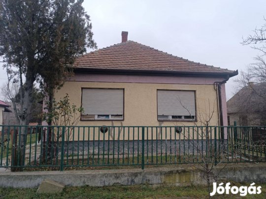 "Eladó" családi ház Újlőrincfalván