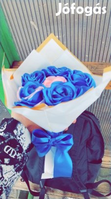Elegáns szatén rózsa csokor 