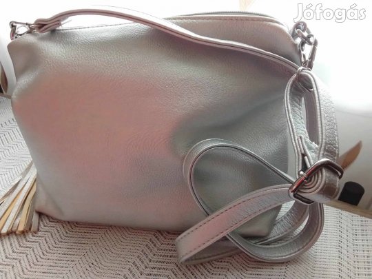 Ezüst színű női táska ( nem használt ) eladó!