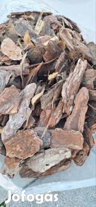 Fenyő mulcs,száraz, zsákolt, dekor