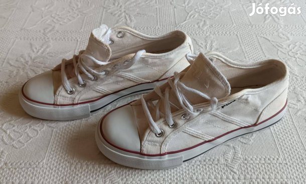 "Fila" Rövidszárú Női Fehér Tornacipő / Vászoncipő (37 méret)