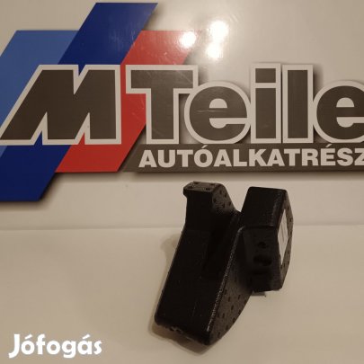 (GYÁRI ÚJ) BMW Ütkoző X1 F48