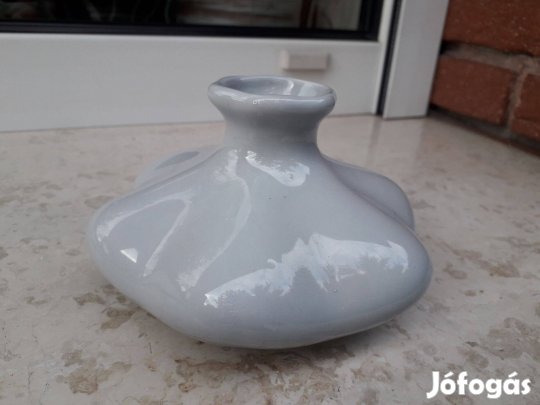 "Gerezdes" váza jelzés nélkül, porcelán