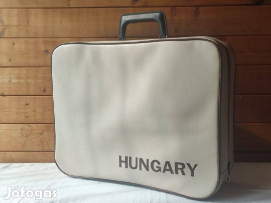"Hungary" retró műbőr bőrönd újszerű állapotban eladó csak