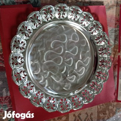 "Kabatett" márkájú kínáló