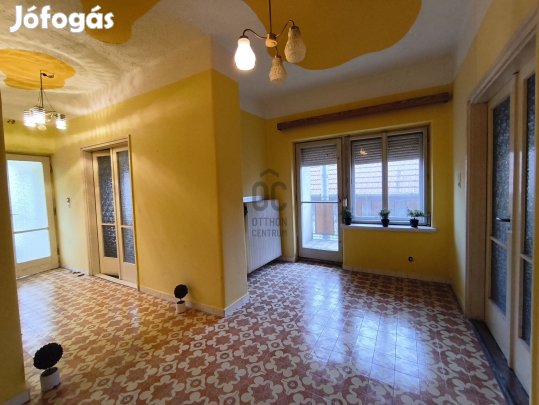 Két szint, két generáció, egy otthon.