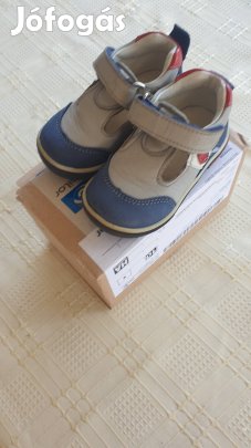 Kisfiú cipő, bőr kivitelben , alig használt