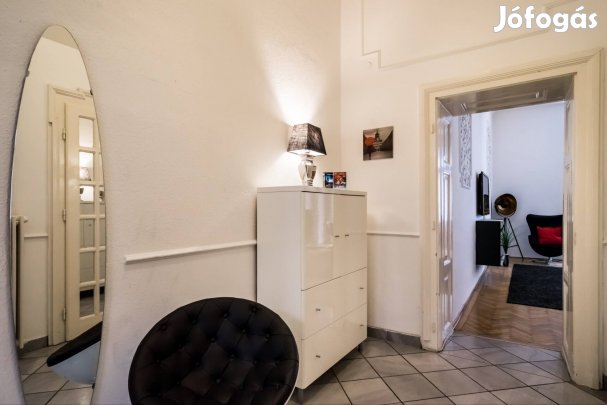 Komód nagyméretű elegáns fényezett fehér 