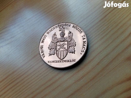 "Kunszentmiklós" Fényezet emlékérem Városi Jogu Nagyközség