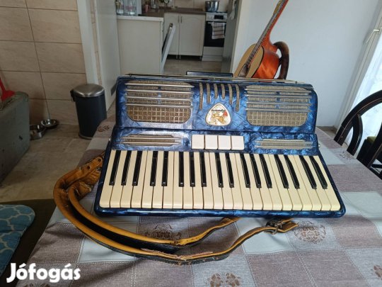 "Lignatone" márkájú tangóharmonika