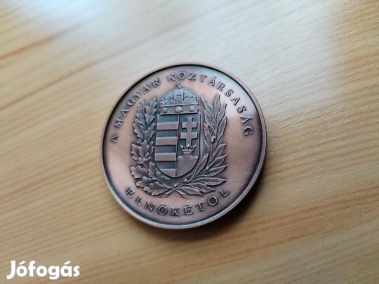 "Magyar Köztársaság Elnökétől" Bronz kitüntető érem ritka db