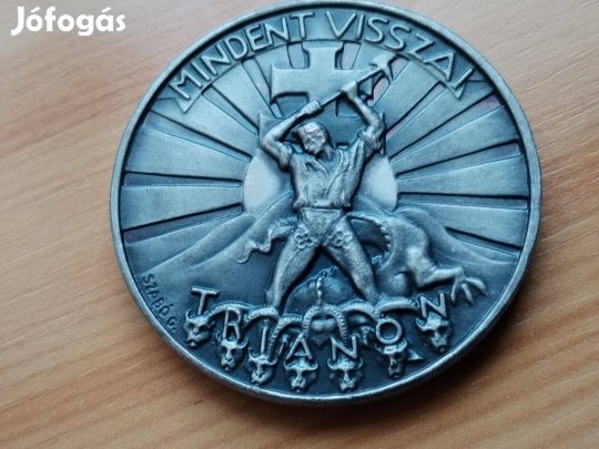 "Mindent Vissza" Tianon emlékérem Barok címeres ritka db