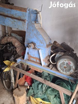 Nagyteljesítmányű terménydaráló . 