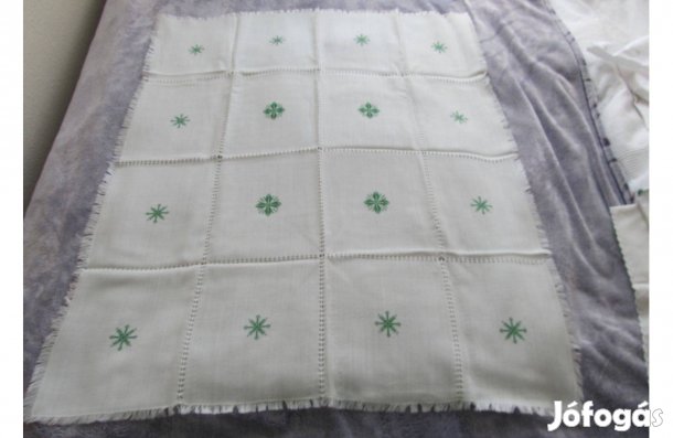 "Napszövet" hímzett terítőt