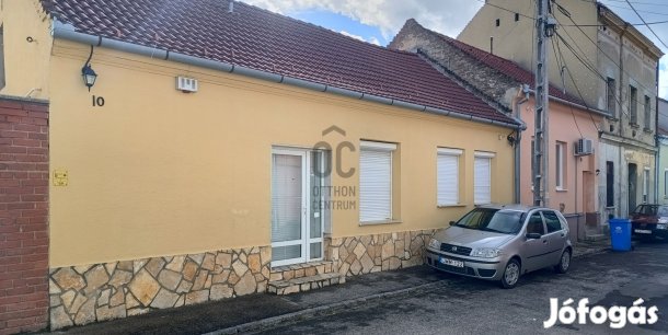 "Pécsi belváros közeli ház!"
