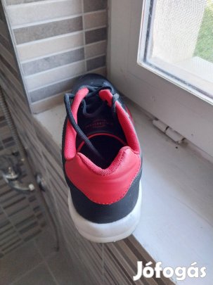 Sportcipő férfi 43-as