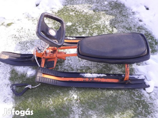 Szánkó megkímélt állapotú.