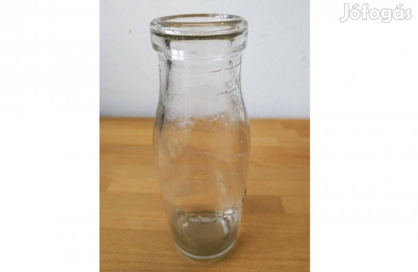 "Teljes tej" domború feliratú 0,2 literes tejesüveg
